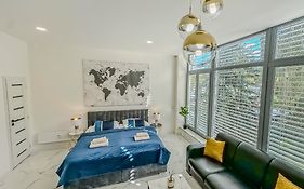 Lux Apartments In Central Park